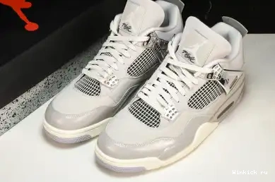 WMNS Air Jordan “Frozen Moments” 4 0522